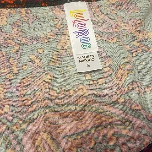 👸👕 LuLaRoe NWOT Paisley print Top - Picture 2 of 5